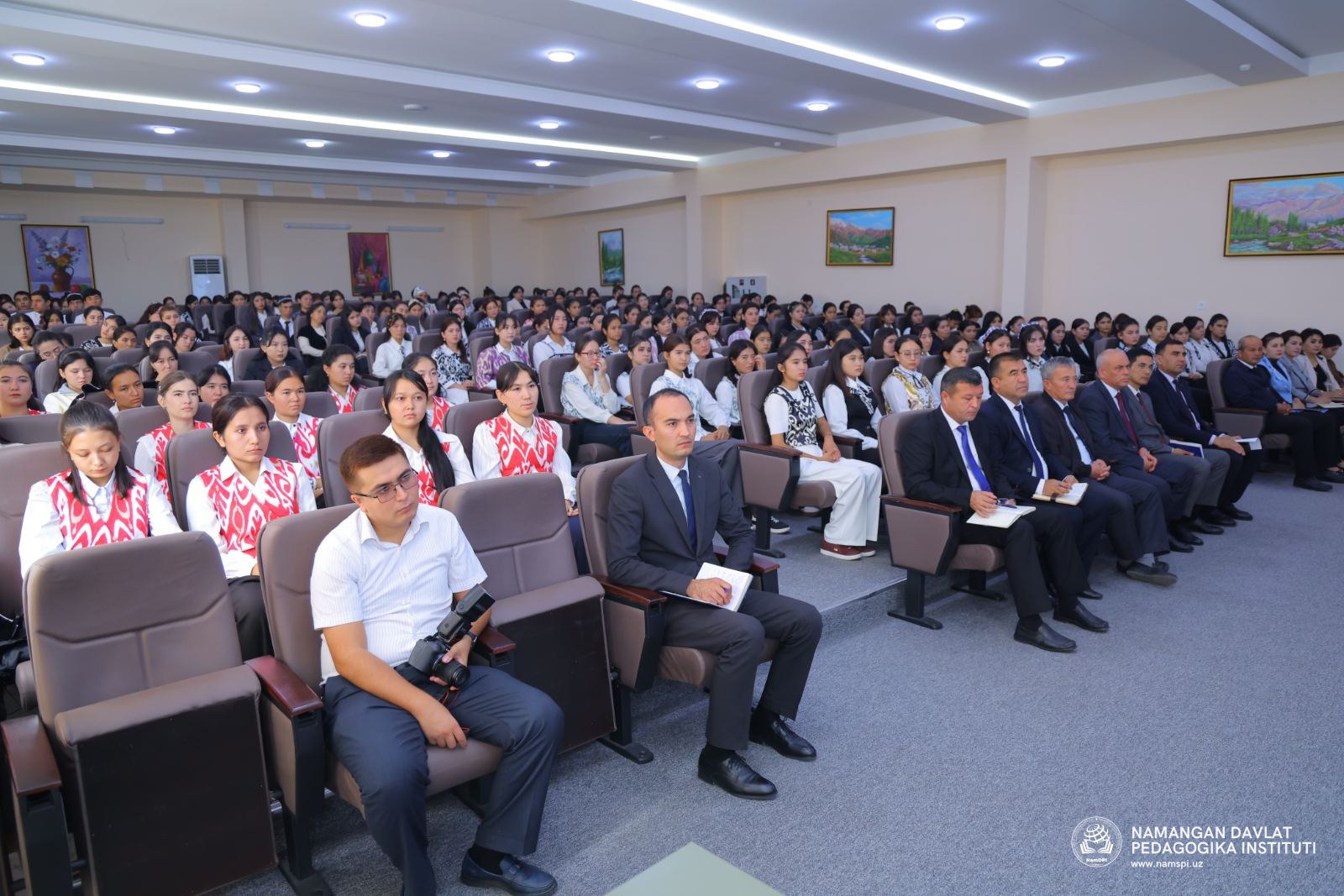 Senator Odiljon Mamatkarimov institut talaba-yoshlari bilan ochiq muloqot o‘tkazdi