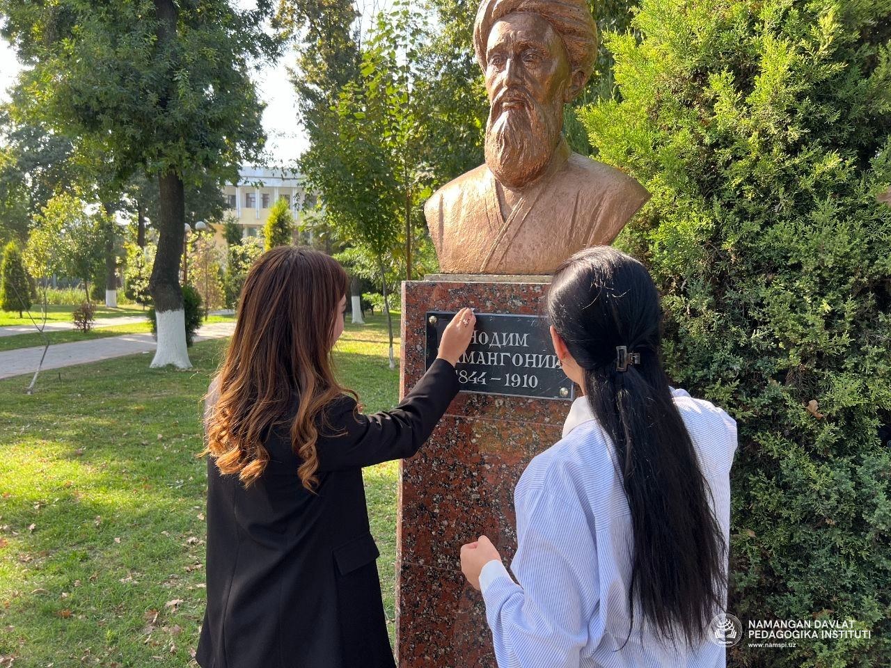 ADIBLAR XIYOBONIGA MA’NAVIY TASHRIF