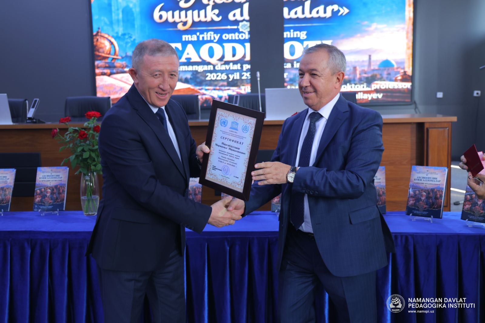 Bugun Namangan davlat pedagogika instituti Faollar zalida tibbiyot va tarix fanlari doktori, professor Mirmahmud Mirsaydullayevning “Axsikentlik buyuk allomalar” nomli ma’rifiy ontologiyasi taqdimoti bo‘lib o‘tdi.