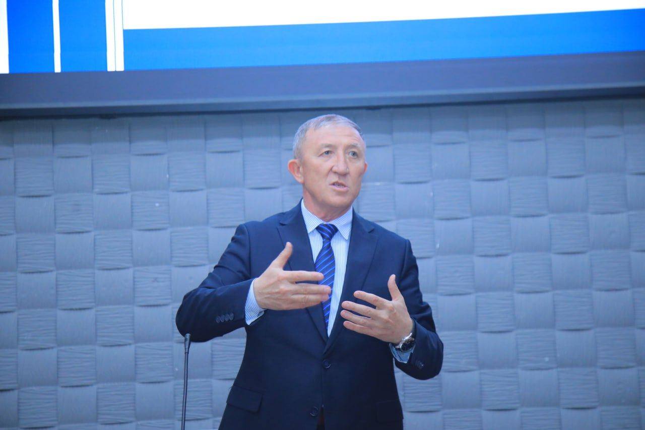 Rektor va bitiruvchi yoshlar uchrashuvi bo‘lib o‘tdi