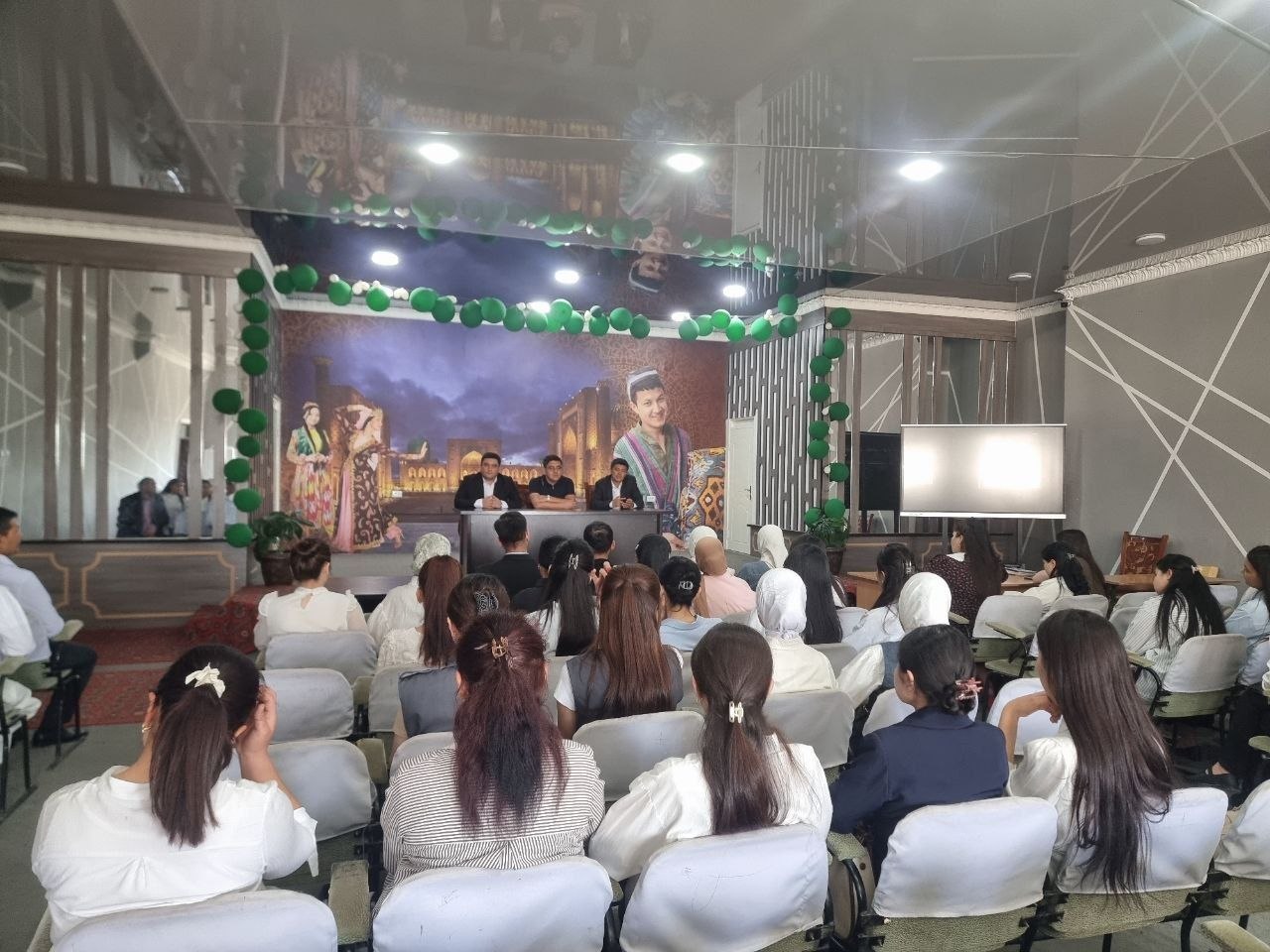 Namangan davlat pedagogika instituti Oydinkoʻl binosida tumanlararo Fuqarolik sudi tomonidan uchrashuv tashkil etildi.