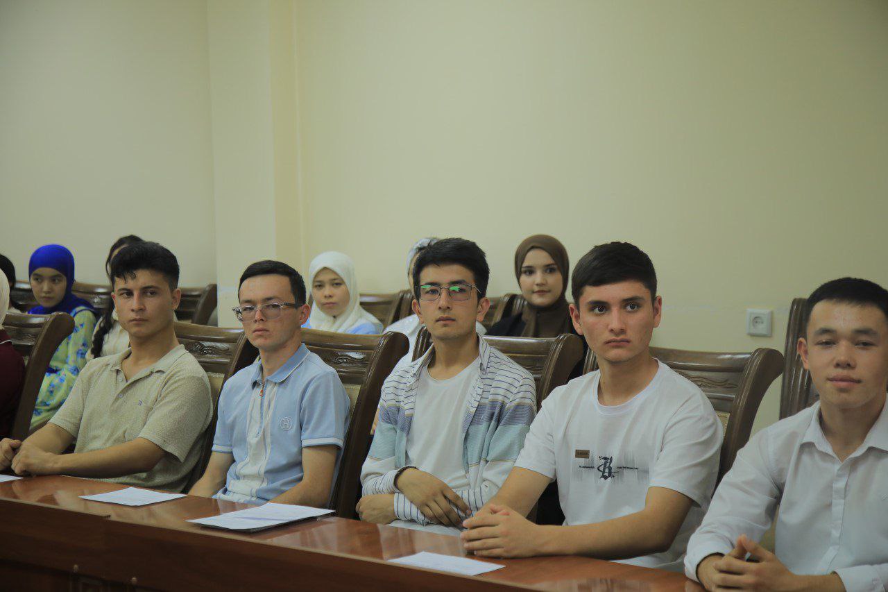 Talabalar oʻrtasida kitobxonlik madaniyatini oshirishga qaratilgan seminar-trening boʻlib oʻtdi