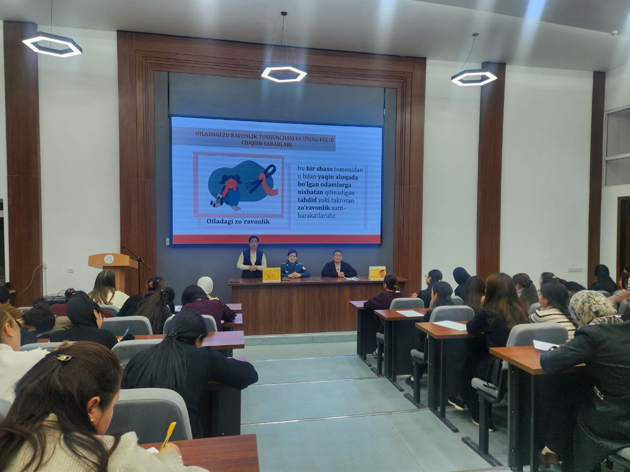 Namangan davlat pedagogika institutida “Zo‘ravonliksiz 16 kun” xalqaro loyihasi doirasida Pedagogika fakulteti talaba qizlari uchun davra suhbati tashkil etildi.