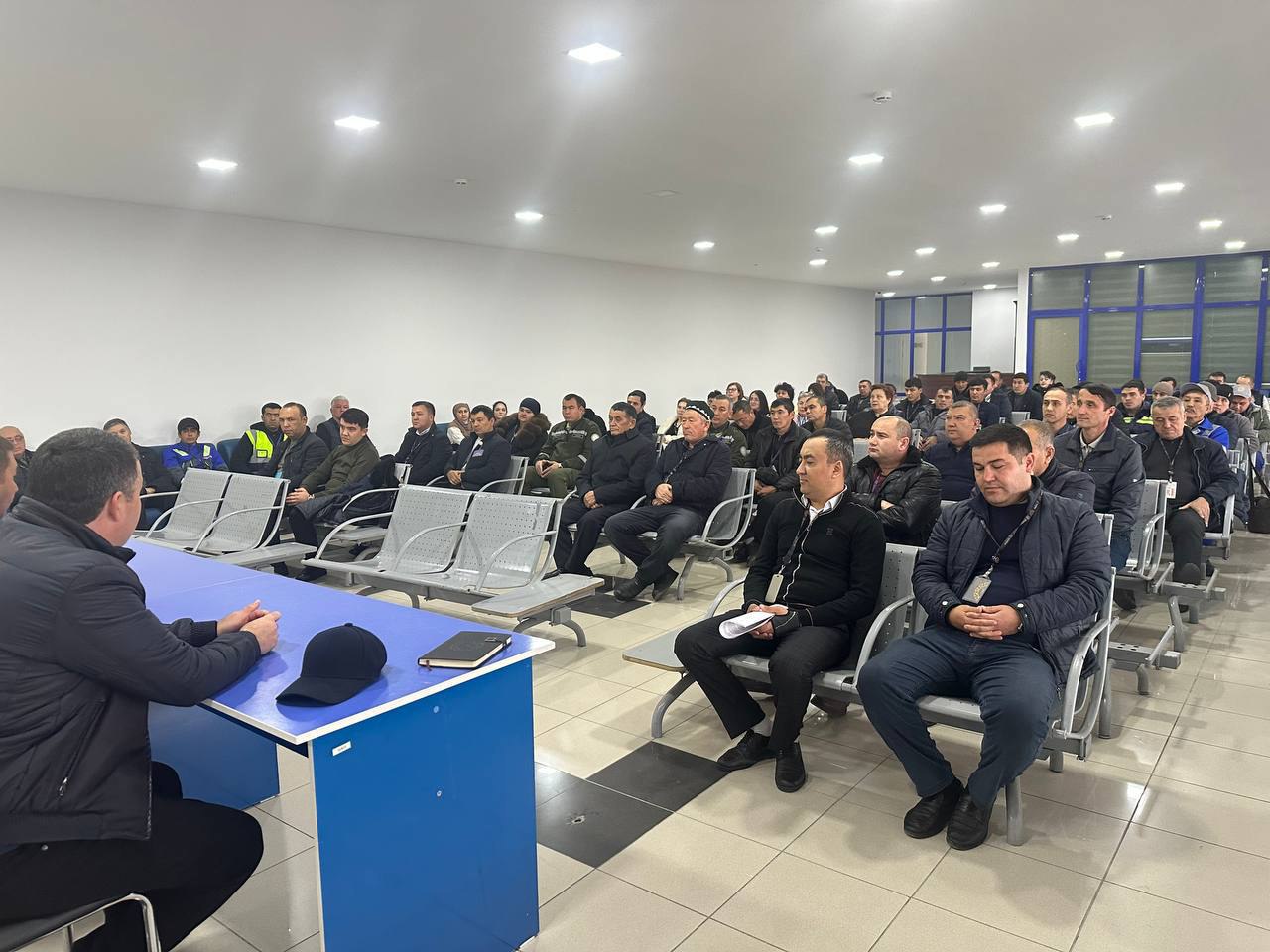 Namangan xalqaro aeroportida ma’naviyat va axborot soati o'tkazildi.