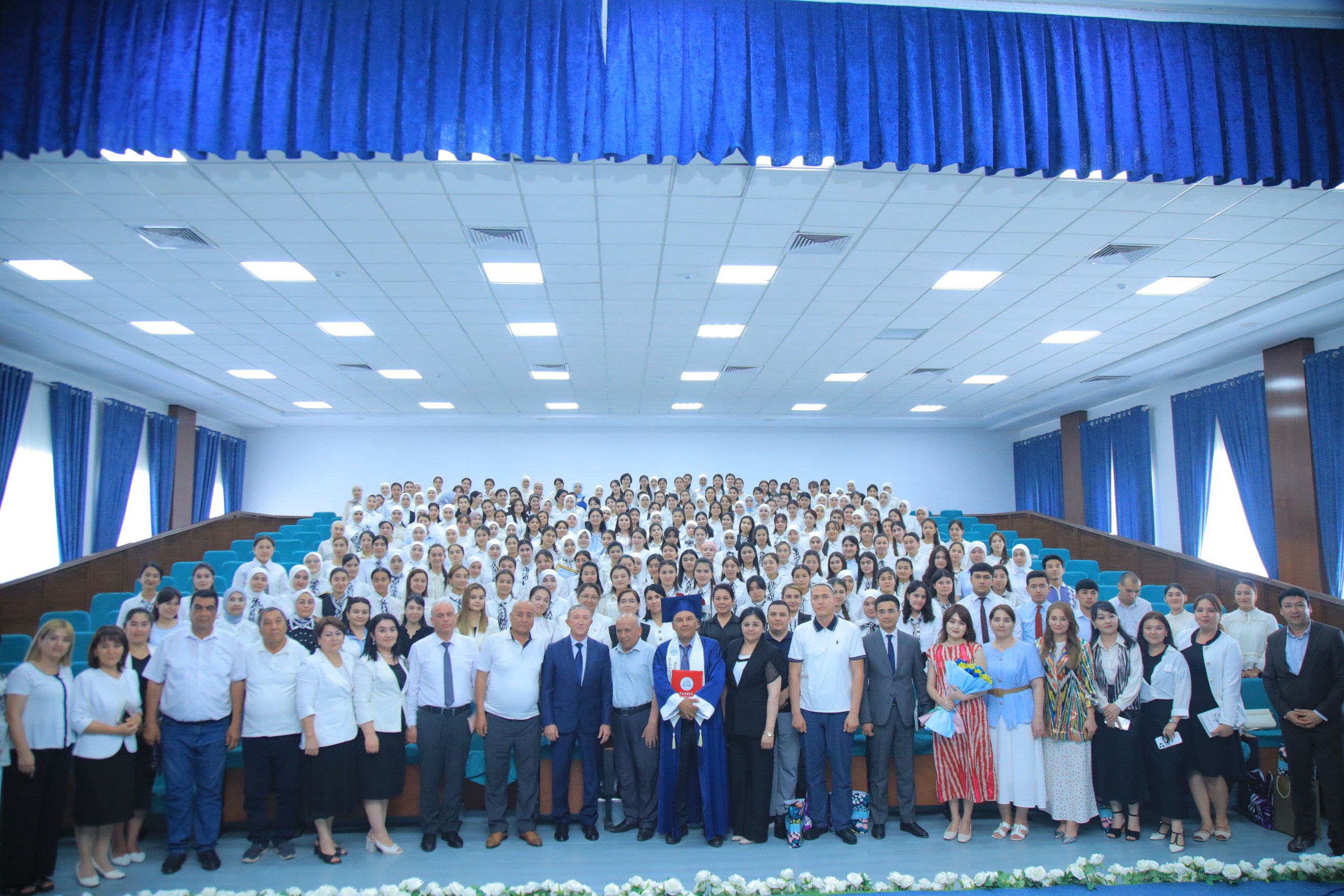 Namangan davlat pedagogika institutiga taniqli yozuvchi, adabiyotshunos olim, filologiya fanlari doktori, professor Ulug‘bek Hamdam shogirdlari bilan tashrif buyurdi.